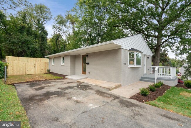 Building Photo - 2711 Groveton St