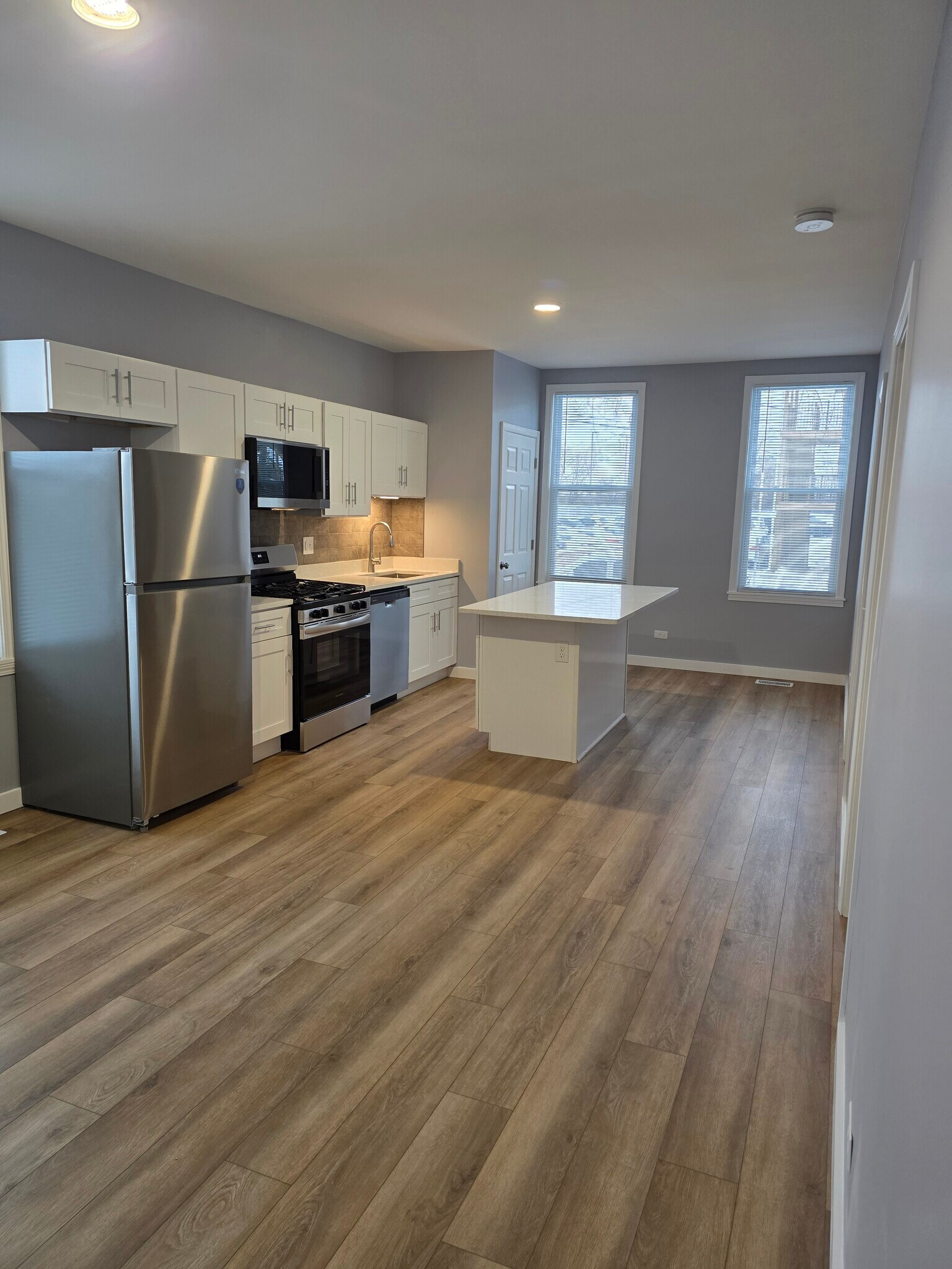 Building Photo - 7613 W 60th St