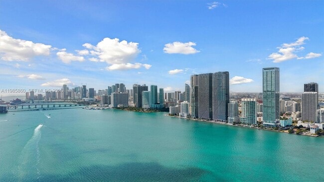 Building Photo - 700 NE 24th St