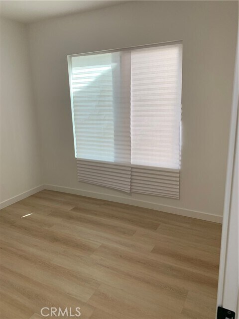 Building Photo - 1209 W 40th Pl