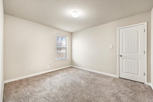 Building Photo - Large, 4 bedroom single story in a beautiful community full of amenities for you to enjoy!