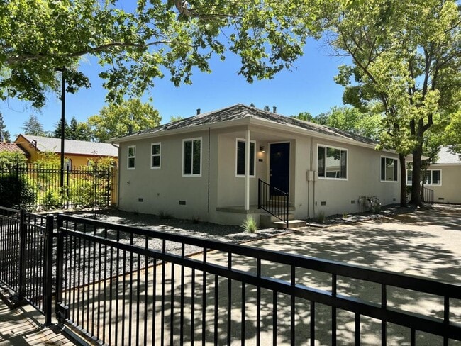 Building Photo - 3208 B St