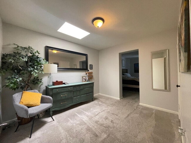 Building Photo - 843 E Butler Dr