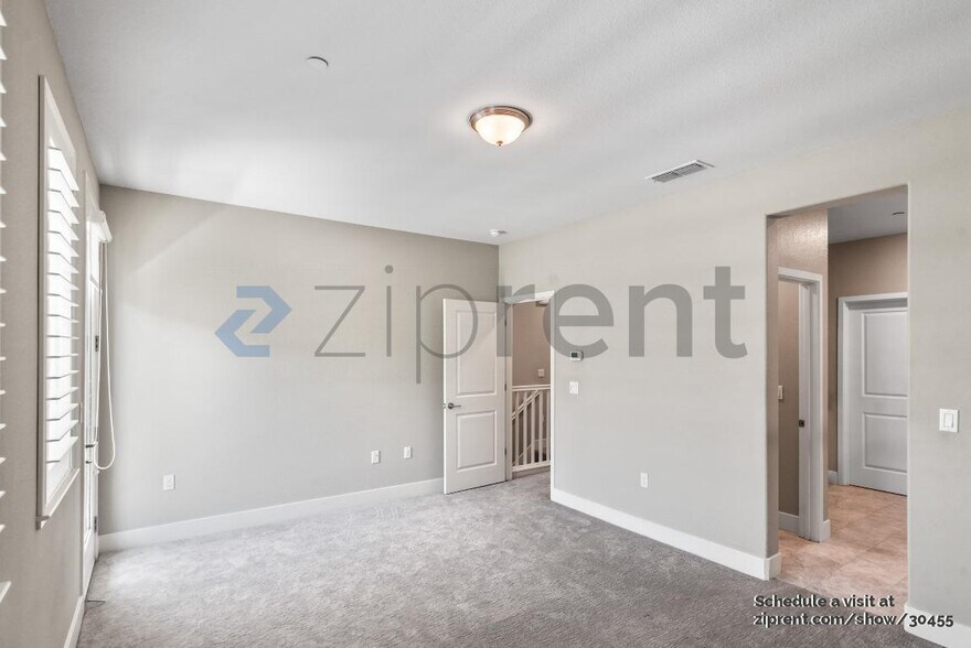 Building Photo - Unit