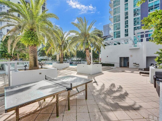 Building Photo - 1050 Brickell Ave