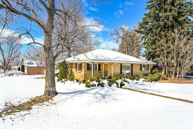 Building Photo - Charming 3-Bedroom Home in Prime Englewood...