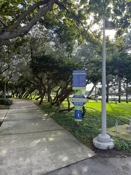 Building Photo - 6484 Indian Creek Dr