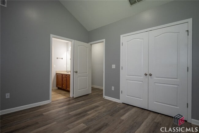 Building Photo - 168 Putters Dr