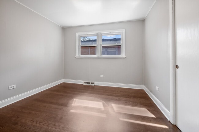Building Photo - 9212 McVicker Ave
