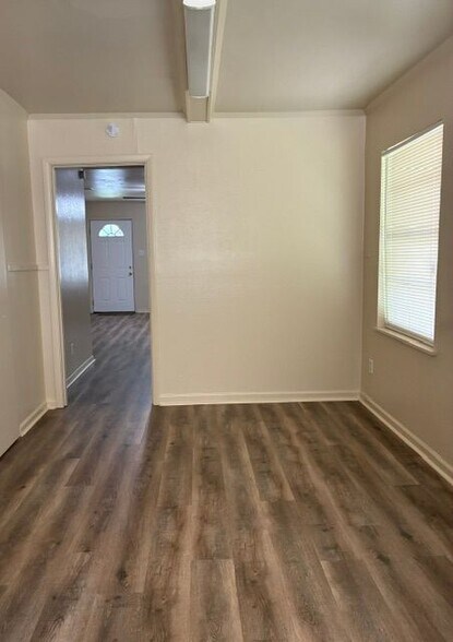 Building Photo - 1805 Thelma Ln