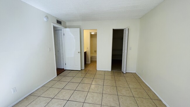 Building Photo - 5504 Pokeweed Ct