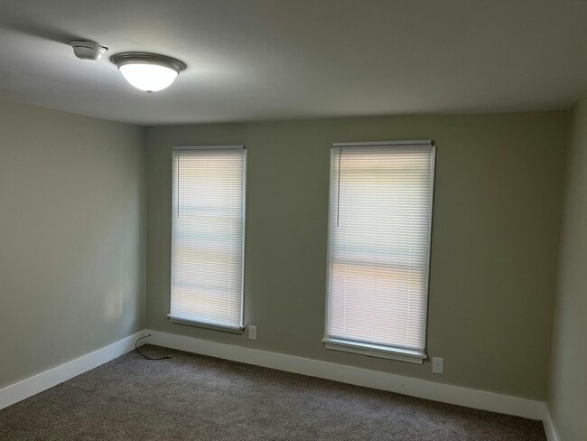 Building Photo - 13 Layton St