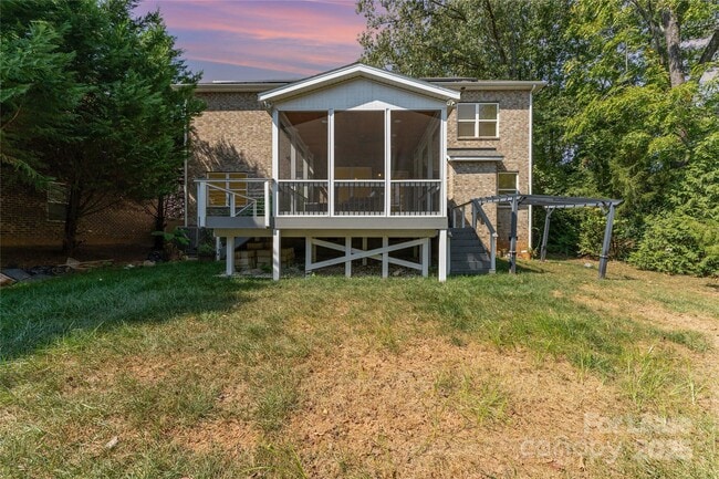 Building Photo - 139 Brackenbury Ln