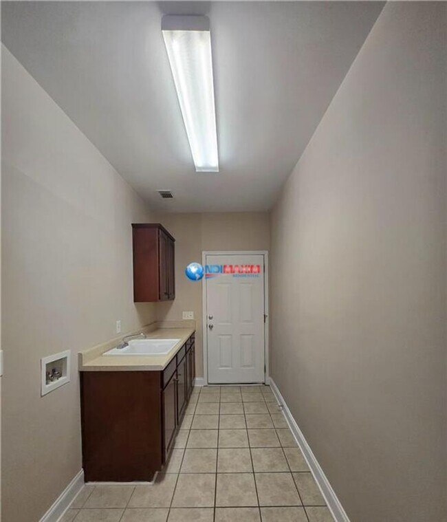 Building Photo - Beautiful 4-bedroom with large bonus room in Gainesville