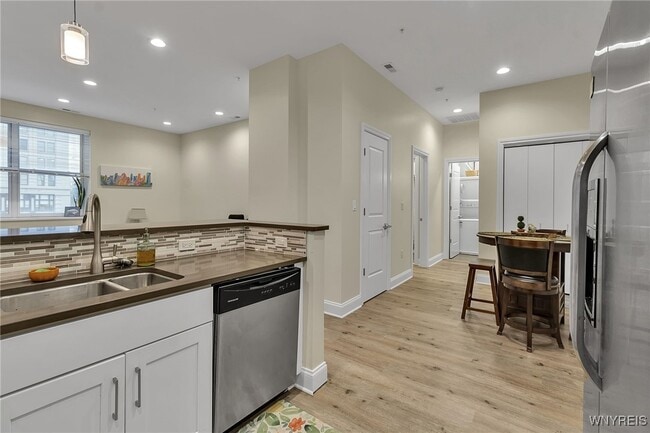 Building Photo - 251 Main St