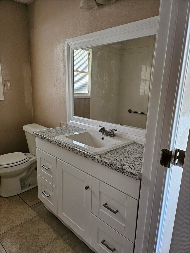 Building Photo - 5603 Northridge Dr