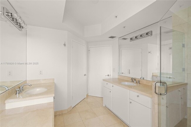 Building Photo - 19400 Turnberry Way