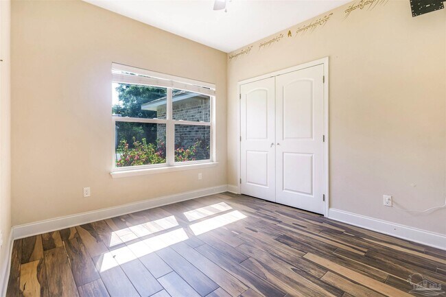 Building Photo - 305 Friar Tuck Rd