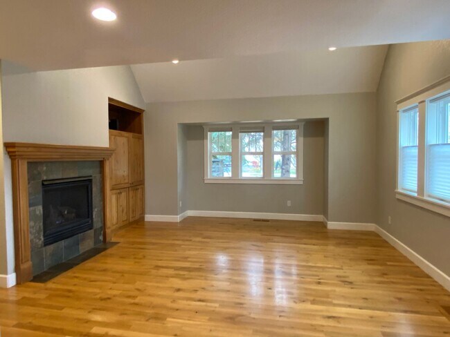 Building Photo - Northwest Crossing Gem! Bonus Office and F...