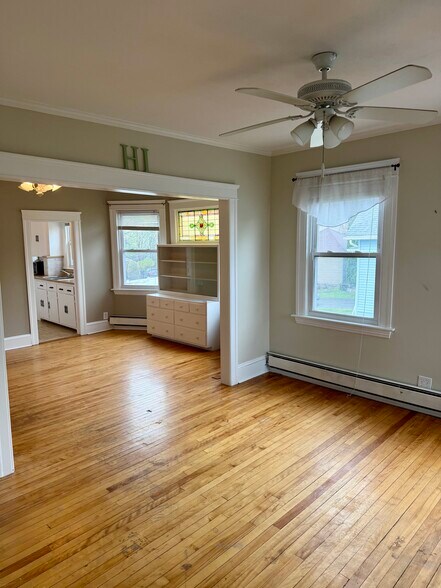 Building Photo - 119 Airlie St