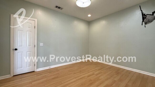 Building Photo - 9115 Honeysuckle Ave