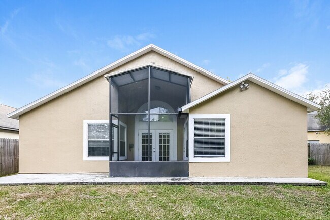 Building Photo - 1800 Grasmere Dr