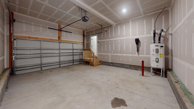 Building Photo - Singe Family Home