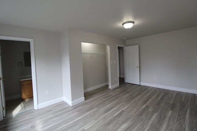 Building Photo - Three bedroom home