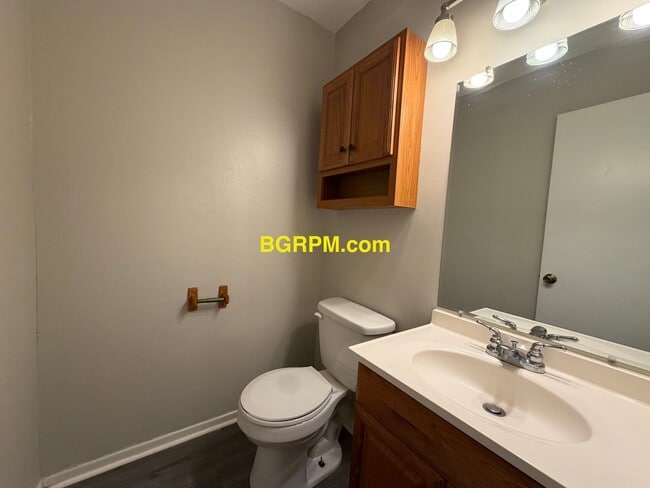 Building Photo - 3 BD 1.5 BA