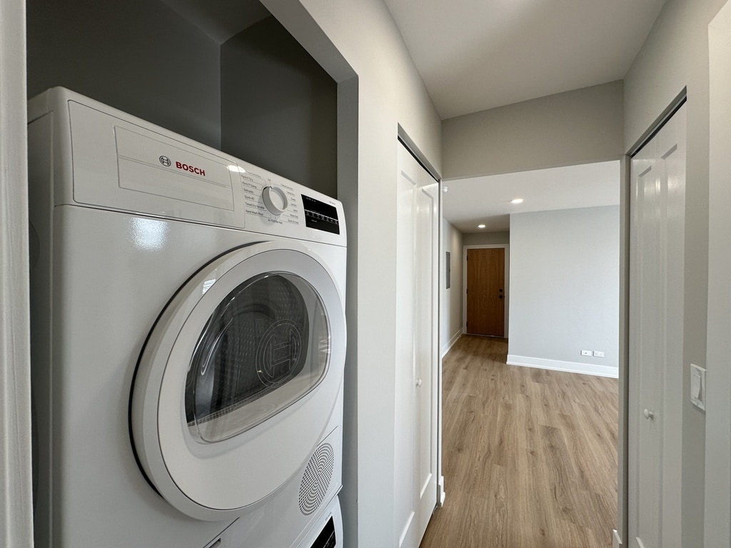 Building Photo - 535 W Aldine Ave