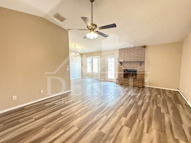 Building Photo - 10921 W Sells Dr