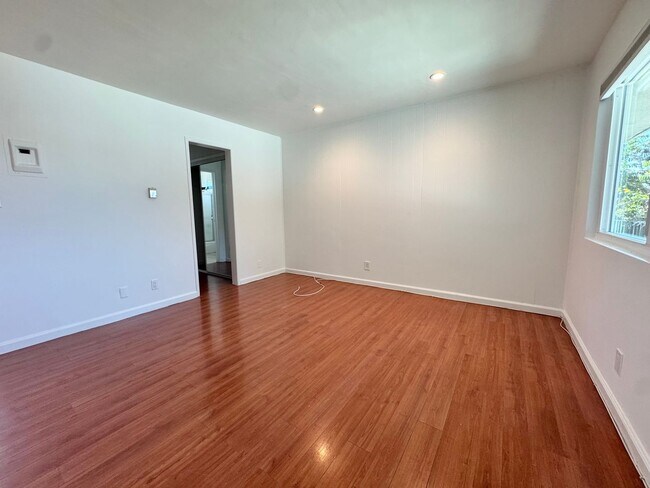 Building Photo - Windsor Apartments