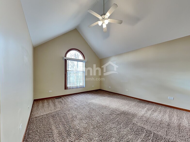 Building Photo - 2815 Sharon Dr