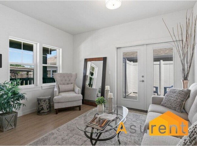 Building Photo - Newer Ashland Home Coming Available Soon!