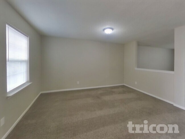 Building Photo - 10740 Wymm Ln