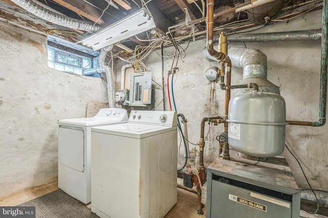 Building Photo - 4658 Mansion St