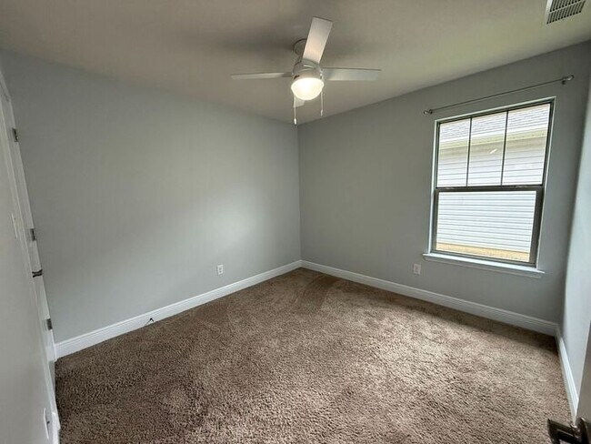Building Photo - Pensacola - Weatherstone - 3 bedroom, 2 bathroom