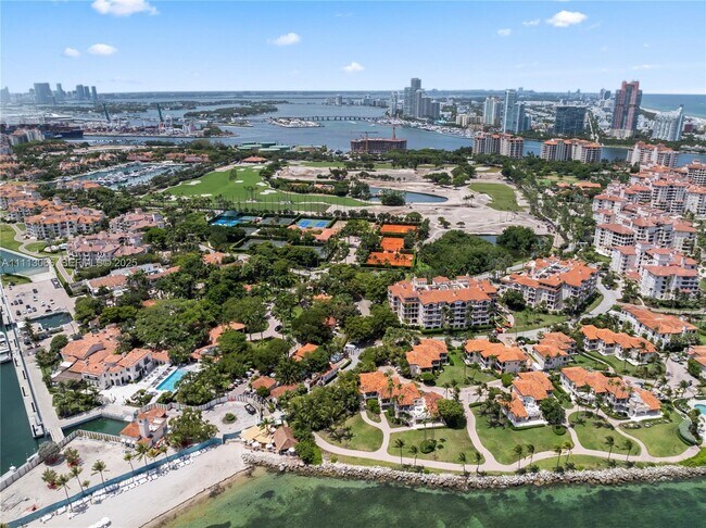 Building Photo - 19143 Fisher Island Dr