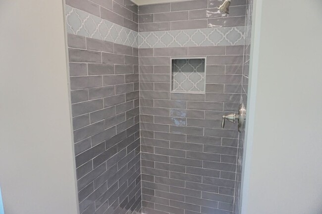Building Photo - 2 BED | 2 BATH | GATED BACKYARD | MIDTOWN