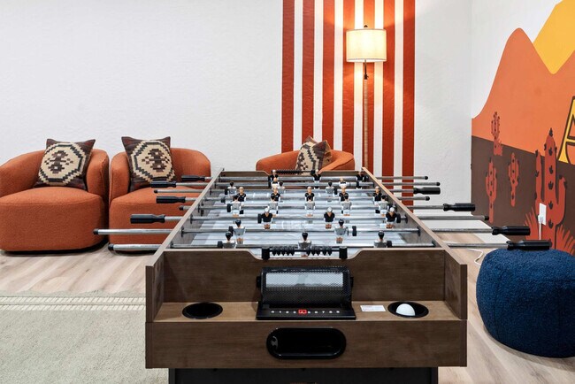 Building Photo - 4530 W Paradise Dr