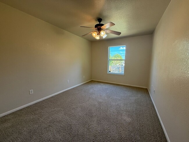 Building Photo - 222 Nolan Ridge Dr