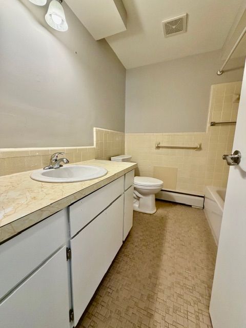 Building Photo - 300 Clark St