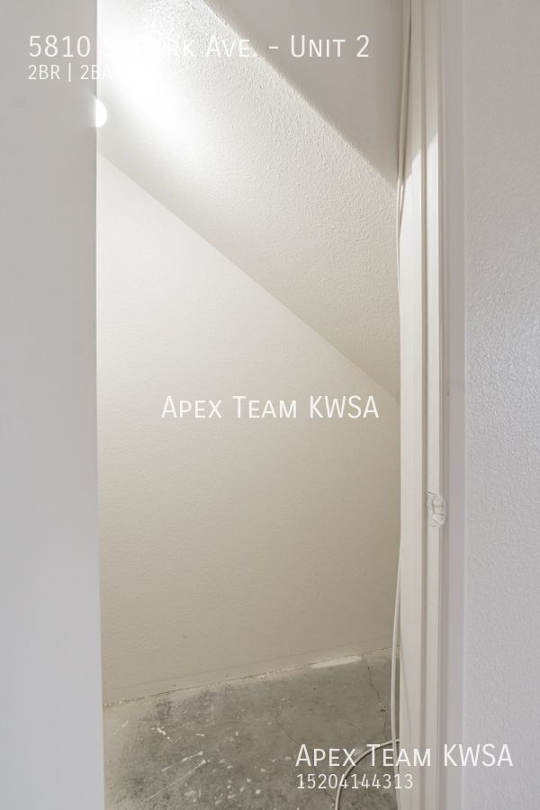 Building Photo - 5810 S Park Ave