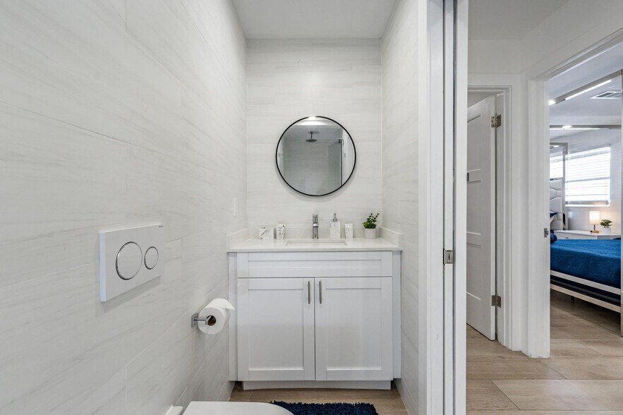 Building Photo - 825-827 Southwest 14th Street-SI FL1-ID1475658P