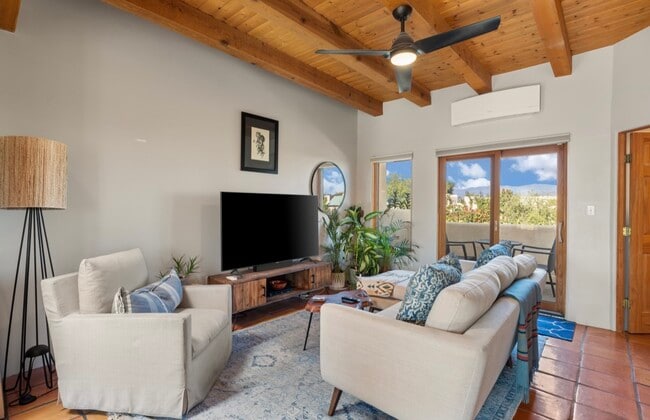 Building Photo - 3227 La Paz Ln