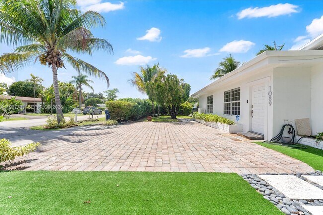 Building Photo - 1089 NE 110th St