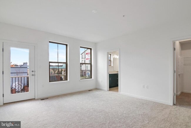 Building Photo - 20935 Bluebird Sq