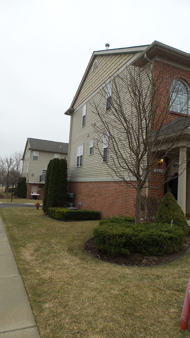 Building Photo - 6272 Cheshire Park Dr