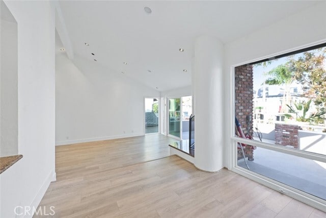Building Photo - 411 Goldenrod Ave