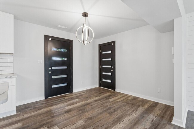 Building Photo - 635 26th St